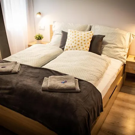 Loli Apartman Miskolc Exterior foto