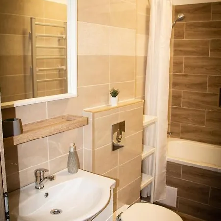 Loli Apartman Miskolc Exterior foto