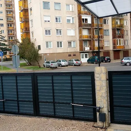 Loli Apartman Miskolc Exterior foto